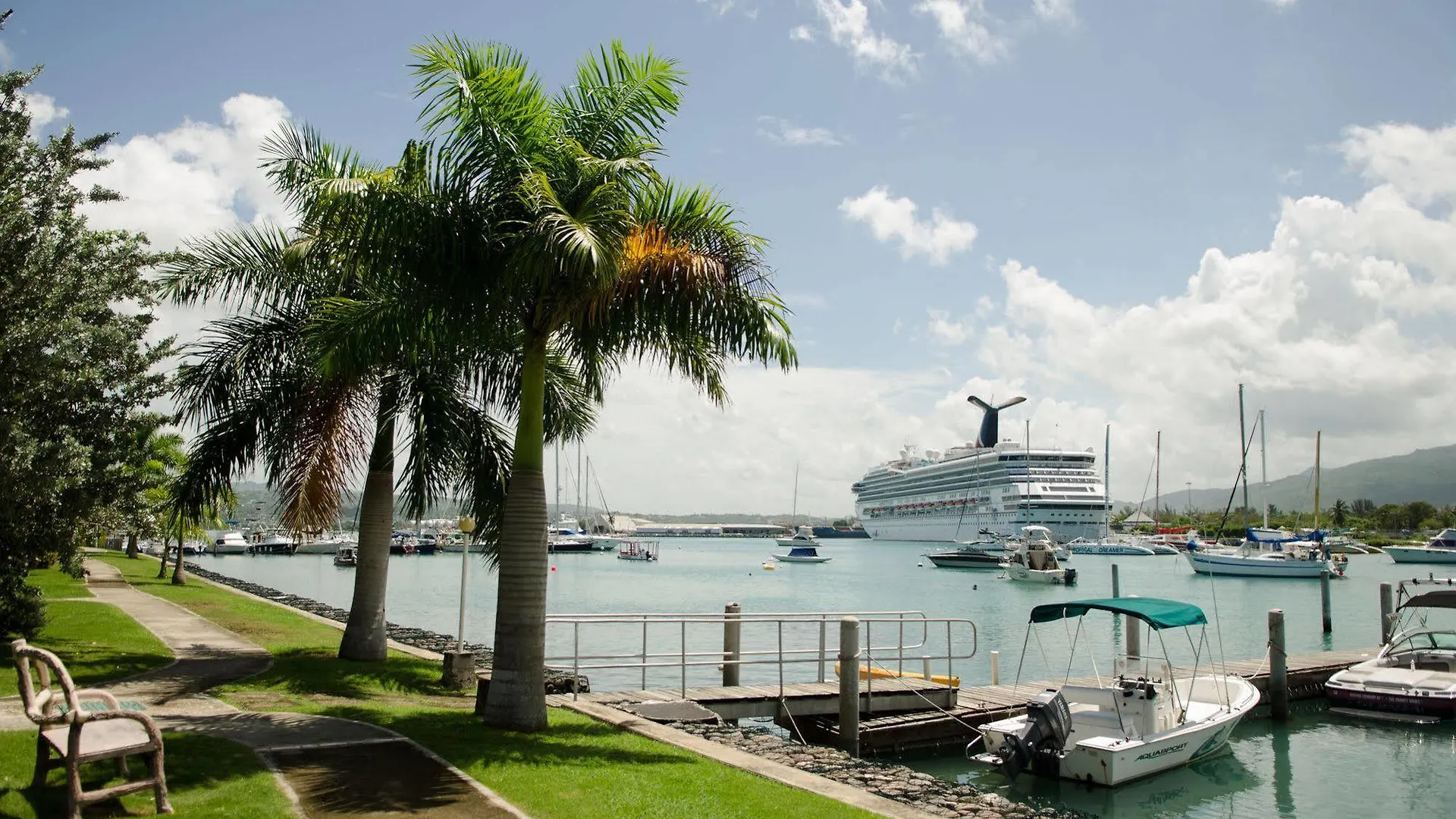 Casa Marina Montego Bay At Seawind Hotel