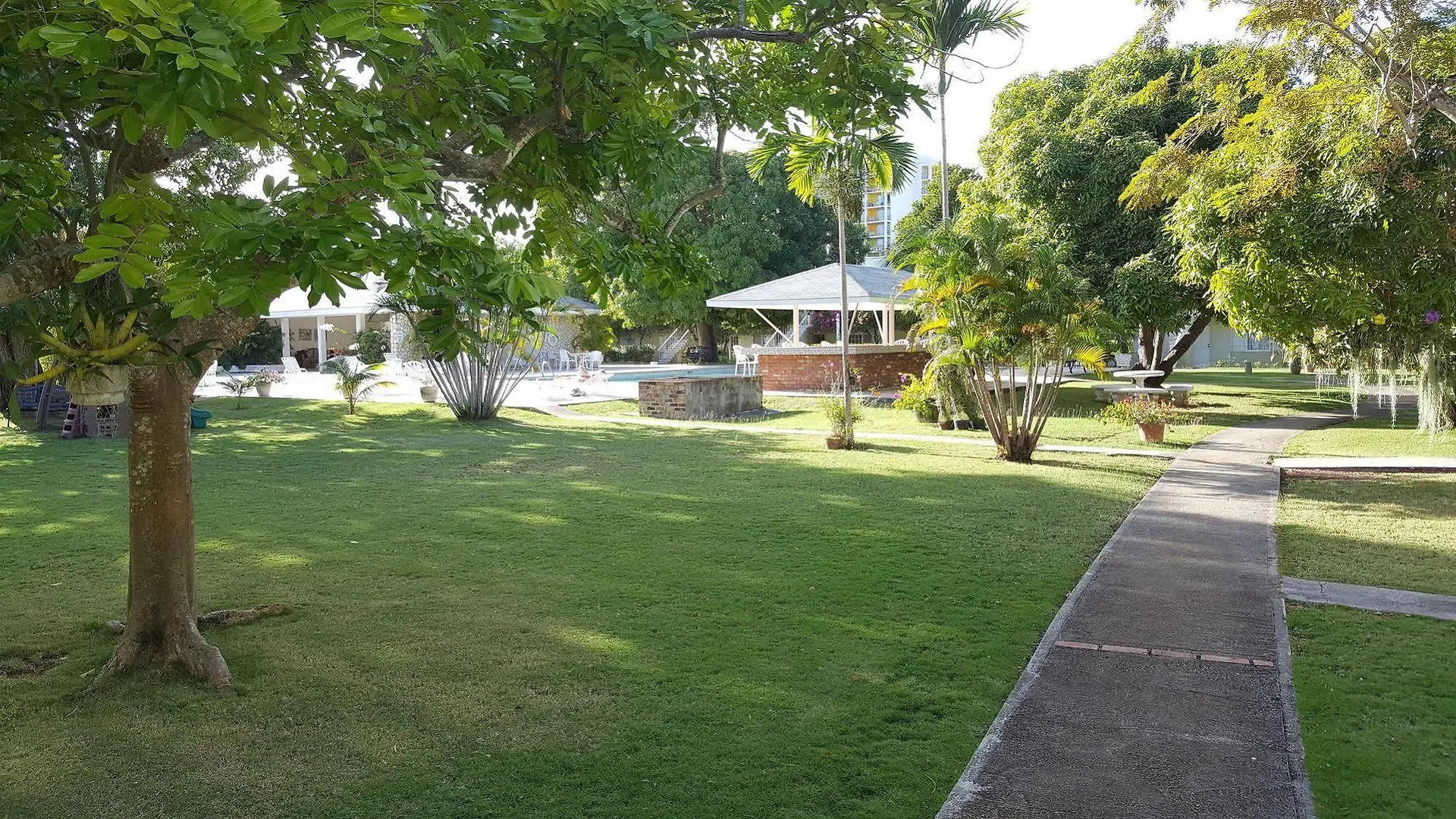 Casa Marina Montego Bay At Seawind Hotel