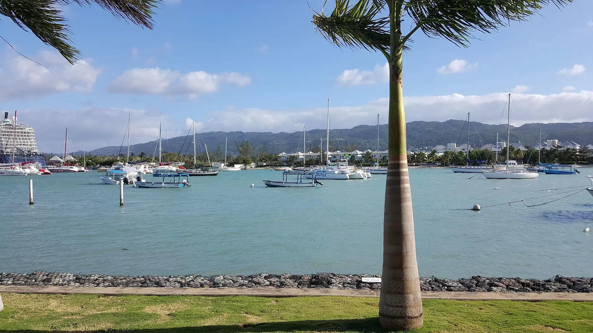 Casa Marina Montego Bay At Seawind Hotel